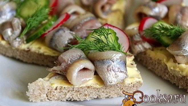 Рецепт Праздничные бутерброды с килькой Балтийская весна