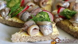 Рецепт Праздничные бутерброды с килькой Балтийская весна