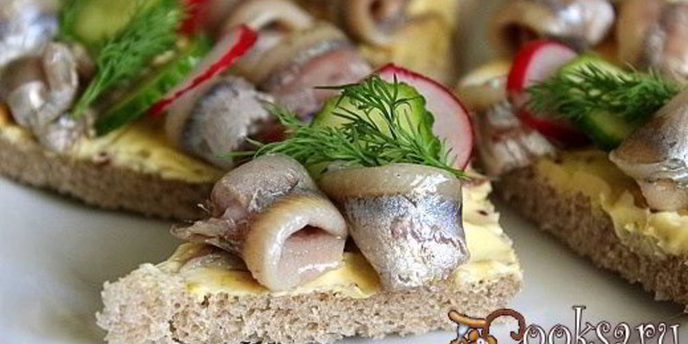 Как приготовить праздничные бутерброды с килькой балтийская весна