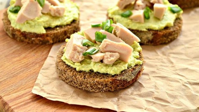 Рецепт Закусочные бутерброды с муссом из авокадо