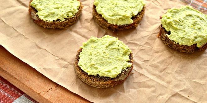 Рецепт закусочные бутерброды с муссом из авокадо