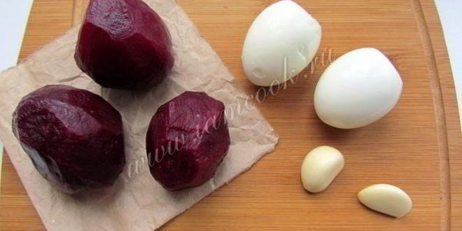 Рецепт закусочные бутерброды с сельдью, яйцом и свеклой