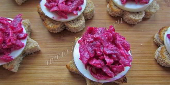Рецепт закусочные бутерброды с сельдью, яйцом и свеклой