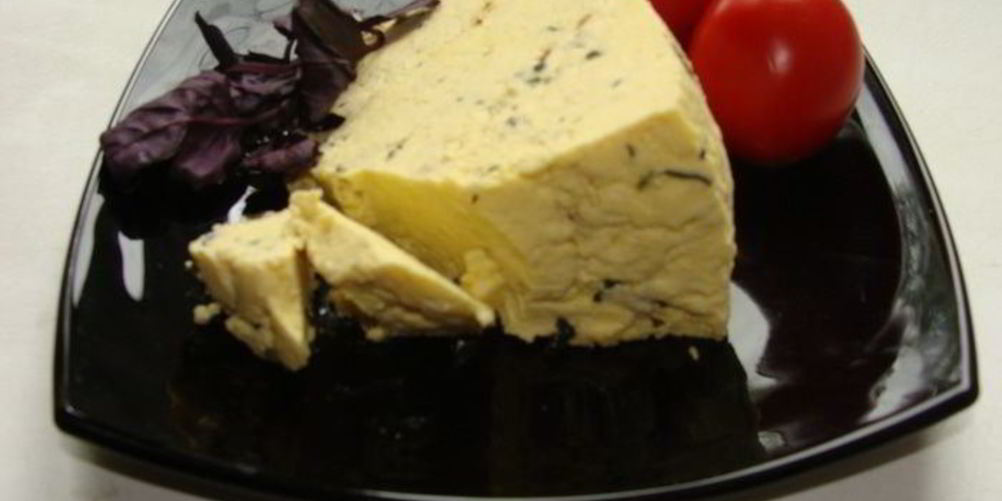 Как приготовить домашний сыр с базиликом