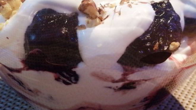 Рецепт Фаршированный чернослив со взбитыми сливками