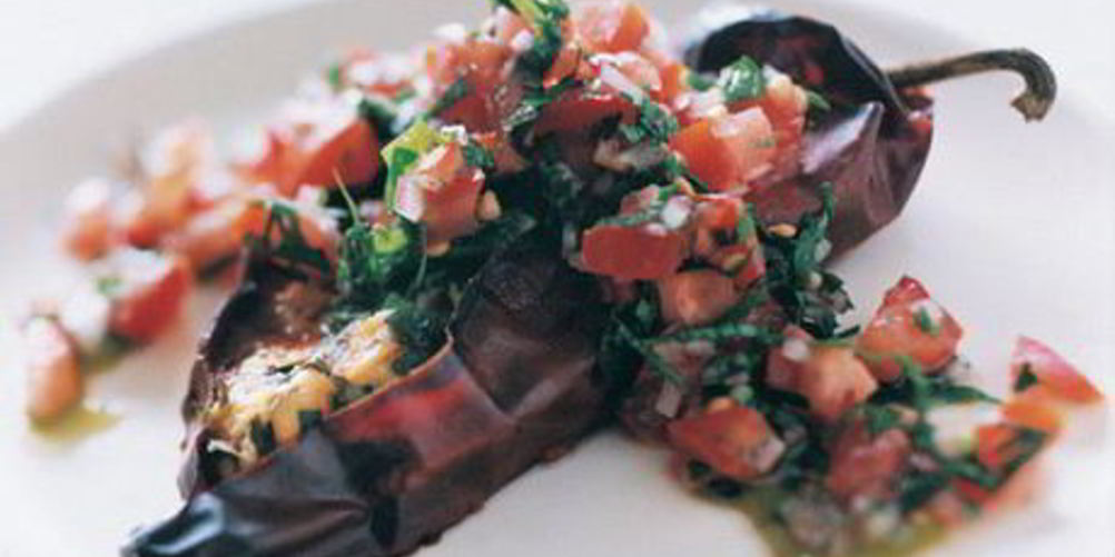 Как приготовить фаршированные чили с томатным соусом