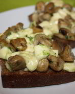 Грибная закуска на хлебе