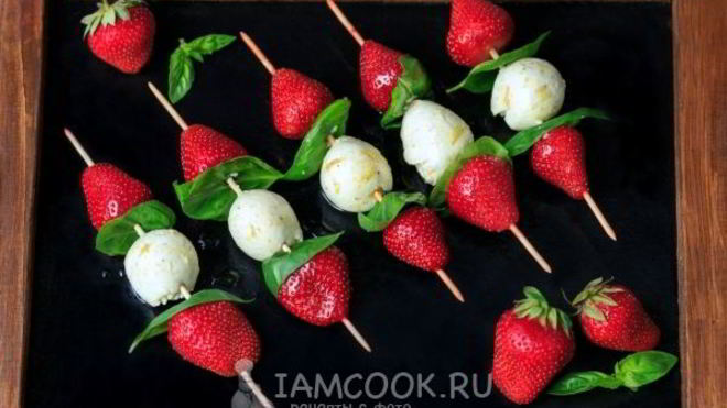Рецепт Капрезе с клубникой