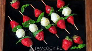 Рецепт Капрезе с клубникой