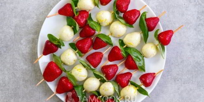Рецепт капрезе с клубникой