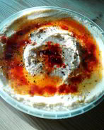 Хумус с кунжутной пастой, кумином, чесноком, лимонным соком и оливковым маслом