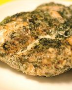 Лосось , маринованный с чесноком и укропом