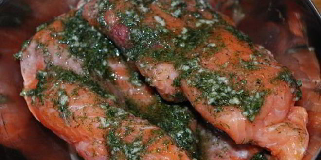 Рецепт лосось , маринованный с чесноком и укропом