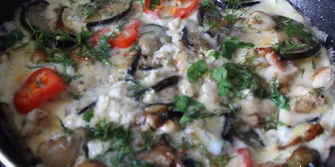 Рецепт баклажаны с курицей в омлете