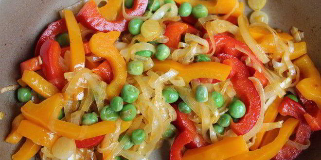 Рецепт фриттата с болгарским перцем, зеленым горошком и луком-пореем