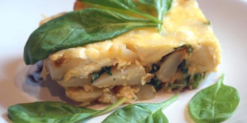 Как приготовить фриттата с картофелем, шпинатом и творожным сыром