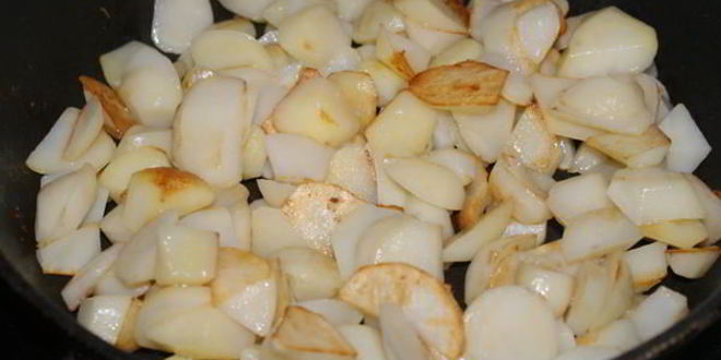 Рецепт фриттата с картофелем, шпинатом и творожным сыром