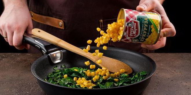 Рецепт фриттата с кукурузой и шпинатом