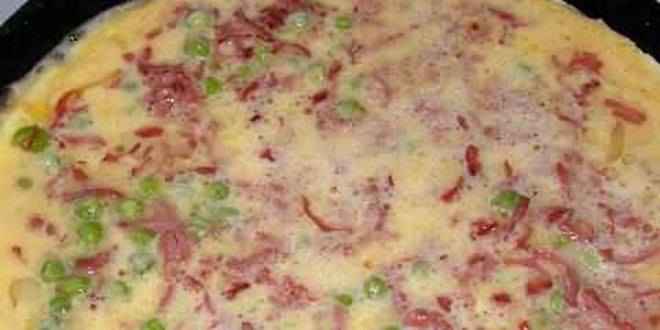 Рецепт фриттата с зеленым горошком, ветчиной и луком