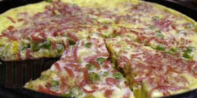 Рецепт фриттата с зеленым горошком, ветчиной и луком