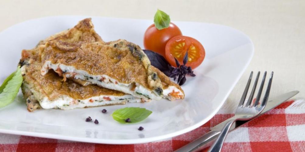 Рецепт омлет по-французски с начинкой к завтраку