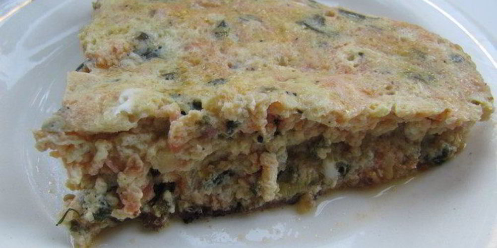 Как приготовить красный омлет с зеленым луком и шпинатом