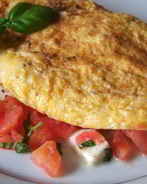 Омлет на сковороде с молоком