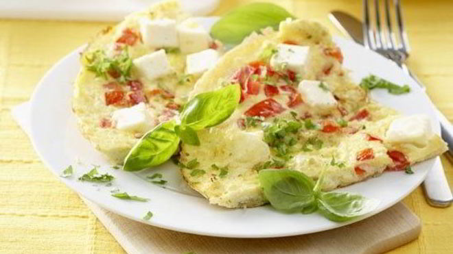 Рецепт Омлет с беконом, помидорами, базиликом и орегано