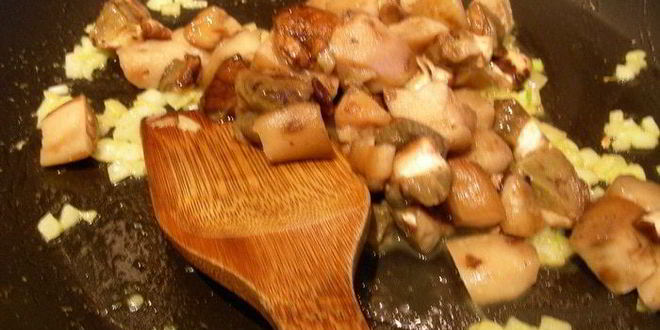 Рецепт омлет с белыми грибами и эстрагоном по-французски
