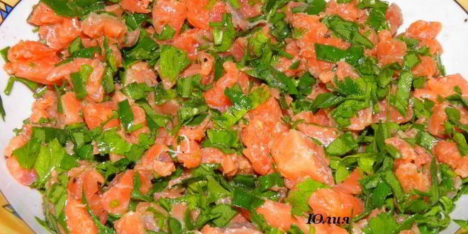 Рецепт омлет с форелью в кокотницах со сметанным соусом