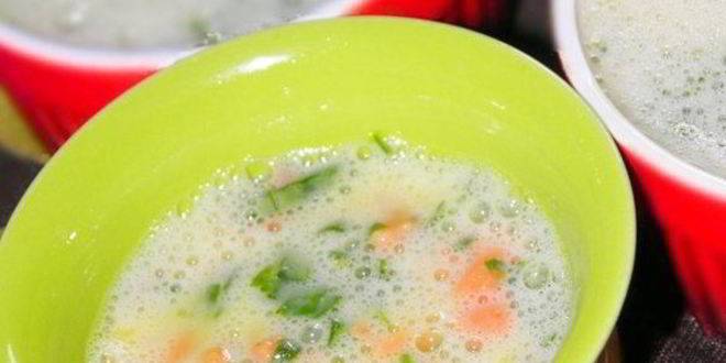 Рецепт омлет с форелью в кокотницах со сметанным соусом