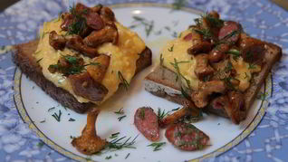 Рецепт Омлет с грибами и охотничьими колбасками