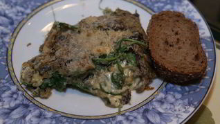 Рецепт Омлет с грибами, руколой и голубым сыром