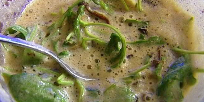 Рецепт омлет с грибами, руколой и голубым сыром