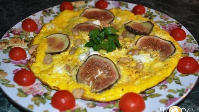 Рецепт Омлет с инжиром, фетой и миндалем