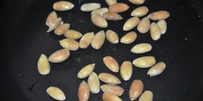 Рецепт омлет с инжиром, фетой и миндалем