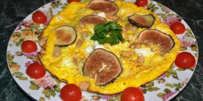 Рецепт омлет с инжиром, фетой и миндалем