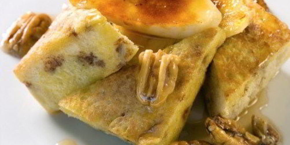 Как приготовить омлет с карамелизованными яблоками, горгонзолой и беконом