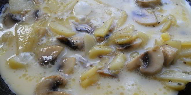 Рецепт омлет с картофелем и шампиньонами