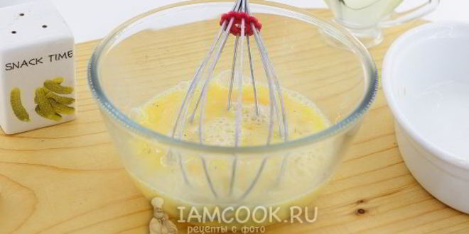 Рецепт омлет с колбасой и сыром