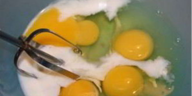 Рецепт омлет с колбасой, помидорами и сыром