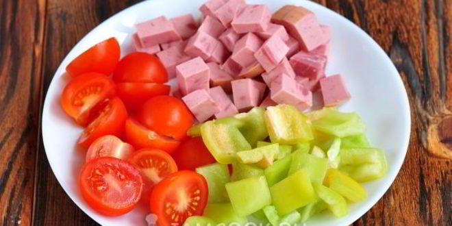 Рецепт омлет с колбасой в мультиварке