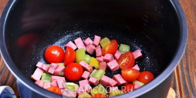 Рецепт омлет с колбасой в мультиварке