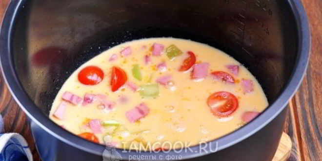 Рецепт омлет с колбасой в мультиварке