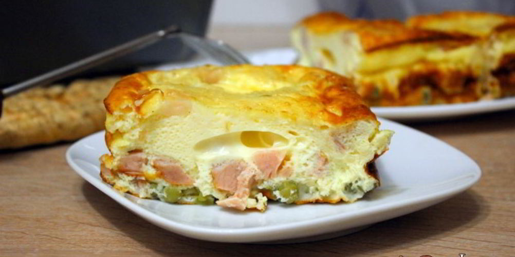 Как приготовить омлет с копченым мясом и зеленым горошком