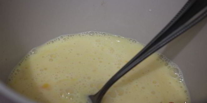 Рецепт омлет с копченым мясом и зеленым горошком