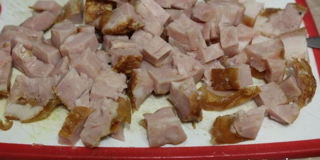 Рецепт омлет с копченым мясом и зеленым горошком