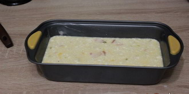 Рецепт омлет с копченым мясом и зеленым горошком