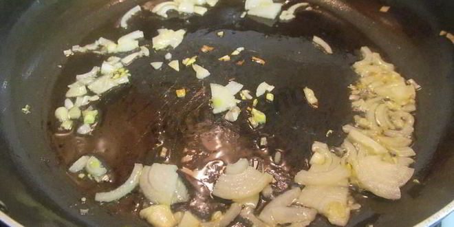 Рецепт омлет с курицей и сыром