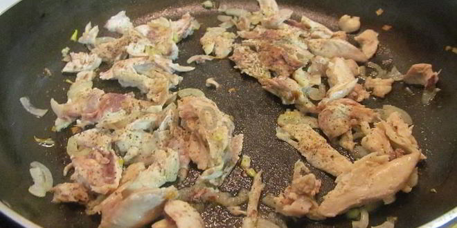 Рецепт омлет с курицей и сыром